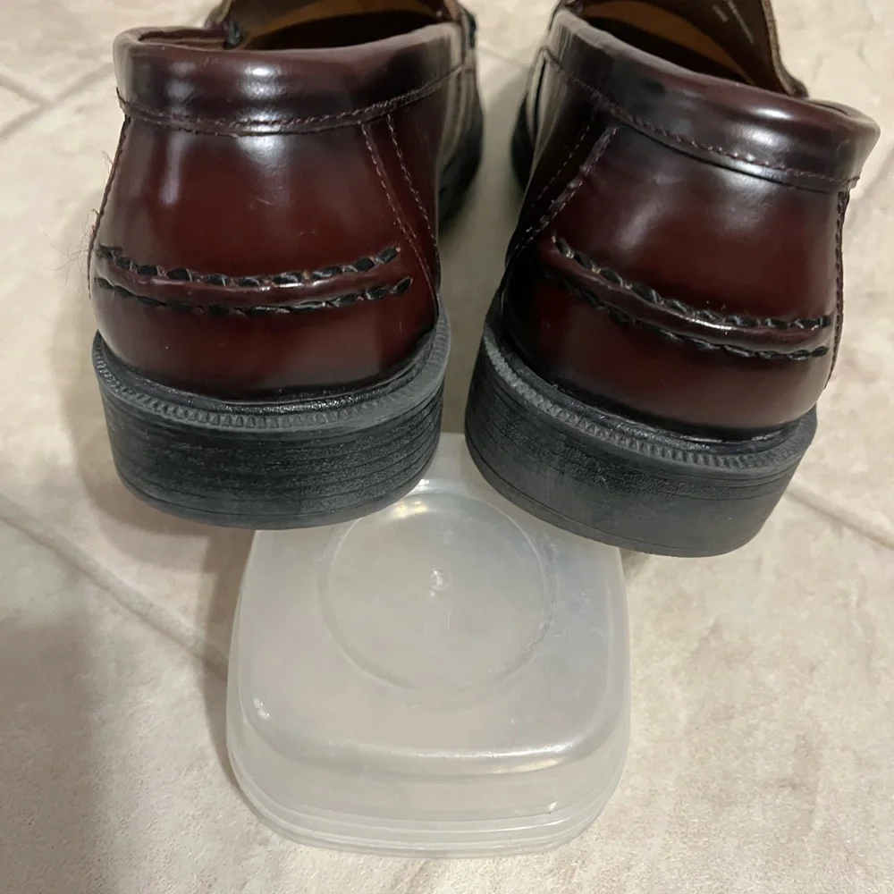 Men’s size 10 Nunn Bush brown leather penny loafers/slip-on shoes.